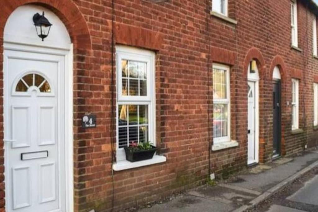 Beautiful Renovated Cottage In Mersham Ashford Kent Eksteriør bilde